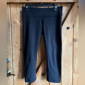 lululemon athletica Wunder Under Black Women's Cropped Leggings, size 6